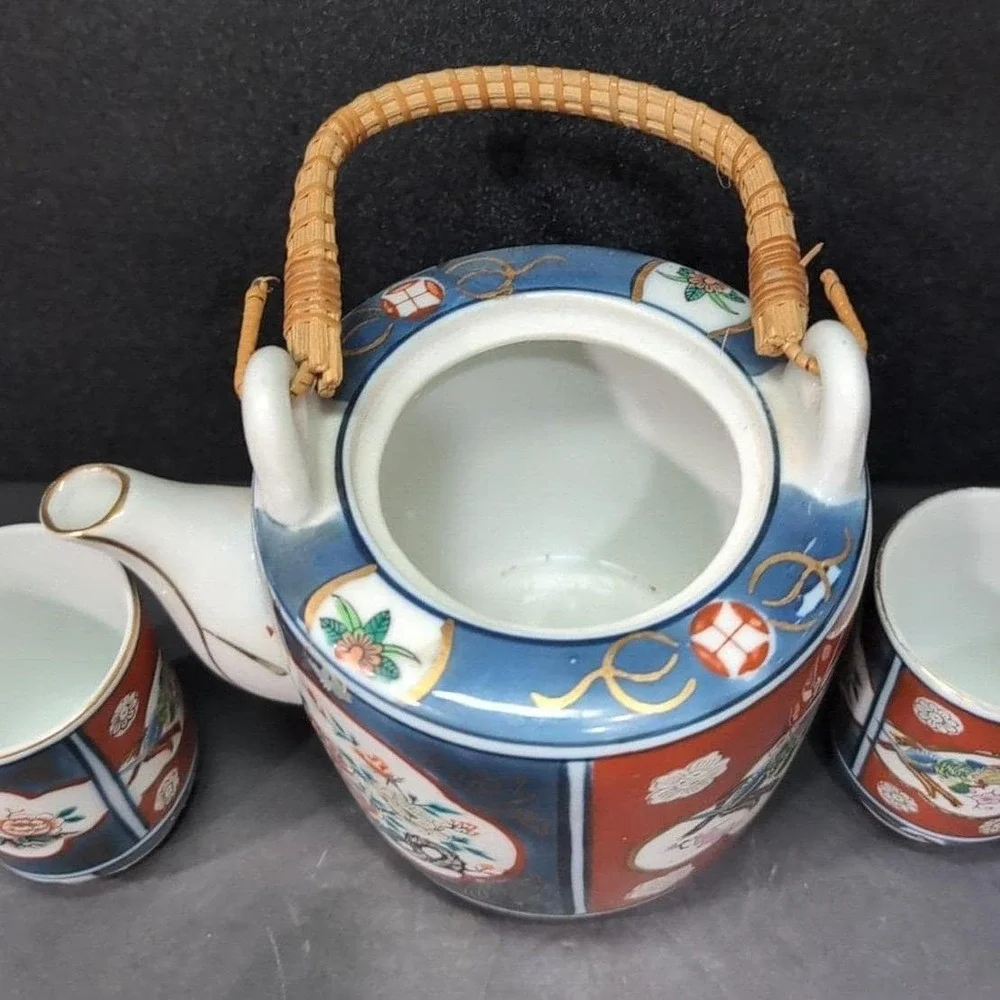 Old Gorgeous Imari Japan Teapot‎ and Four Teacups, No Lid, Vintage Pottery Set